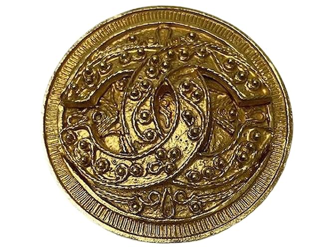 Chanel CC Medallion Brooch Golden Metal  ref.1190729