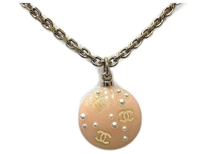 Chanel Collana con ciondolo a tripla CC in ottime condizioni D'oro Metallo  ref.1190740