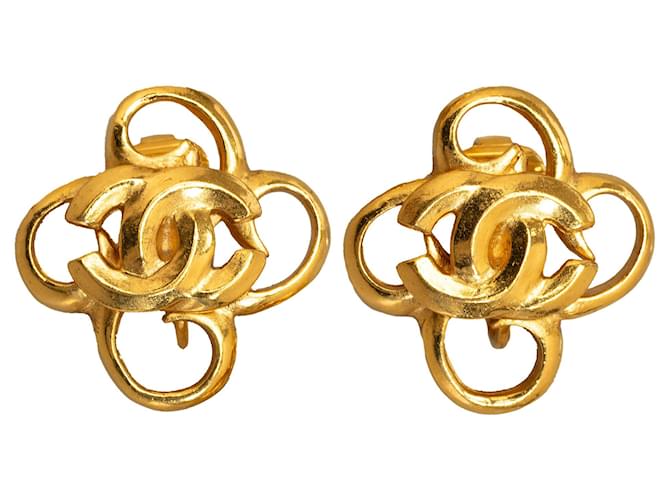 Chanel Gold CC Clip On Earrings Golden Metal Gold-plated  ref.1191243