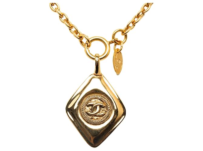 Chanel Gold CC Anhänger Halskette Golden Metall Vergoldet  ref.1191269