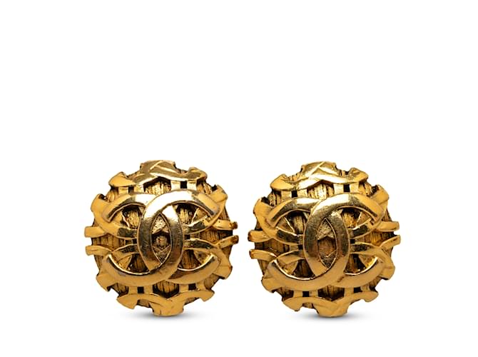 Boucles d'oreilles à clip Chanel CC dorées Plaqué or  ref.1191582
