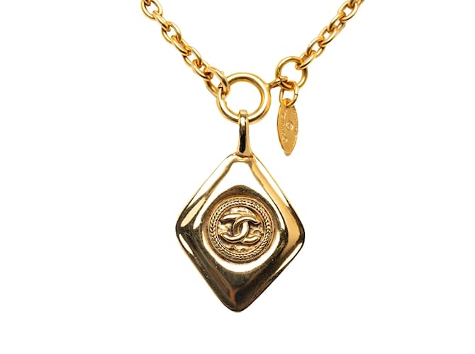 Gold Chanel CC Pendant Necklace Golden Metal  ref.1191648