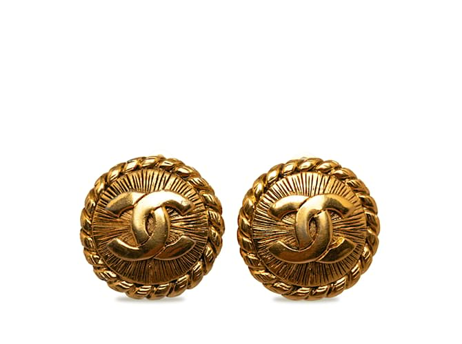 Boucles d'oreilles à clip Chanel CC dorées Plaqué or  ref.1191710