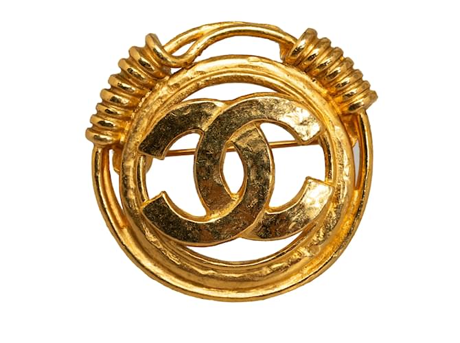 Gold Chanel CC Brooch Golden Metal  ref.1191712