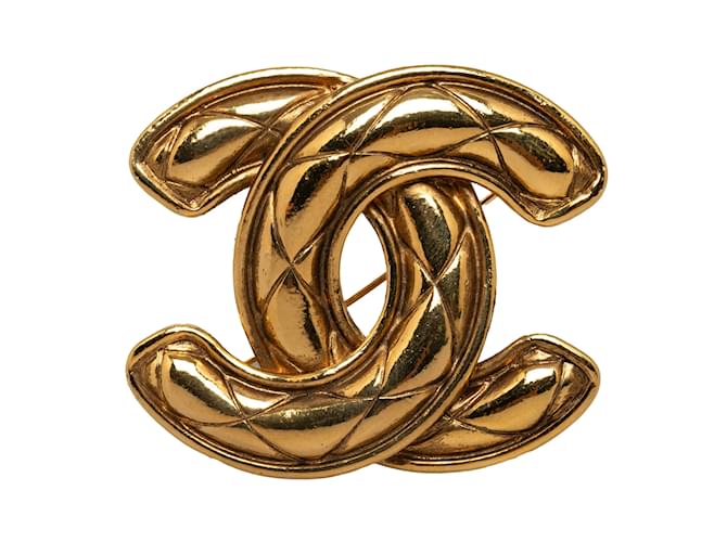 Gold Chanel CC Quilted Brooch Golden Metal  ref.1191728