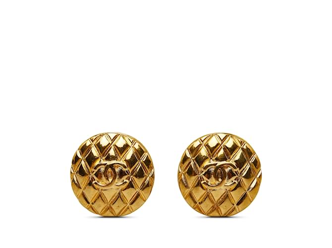 Boucles d'oreilles à clip Chanel CC dorées Plaqué or  ref.1191794