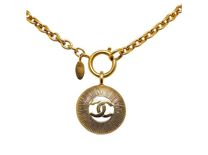 Gold Chanel CC Round Pendant Necklace Golden Yellow gold  ref.1191820