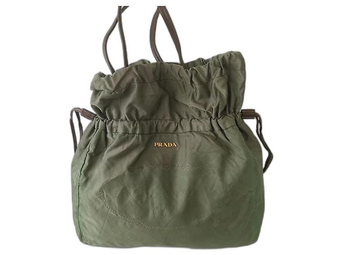 Borsa a tracolla Prada in nylon verde