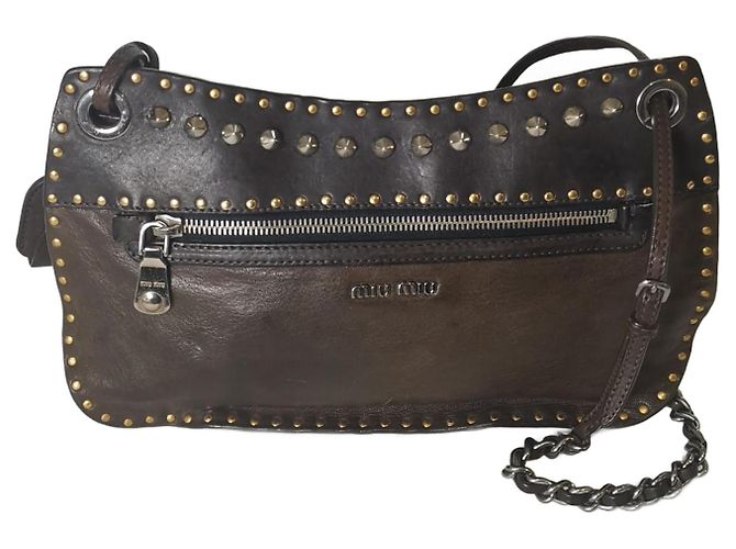 Miu Miu Reisetasche aus Leder mit Nieten Grau