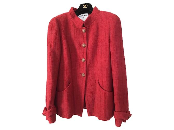 Chanel Chaqueta de tweed roja con botones joya CC  ref.1191996