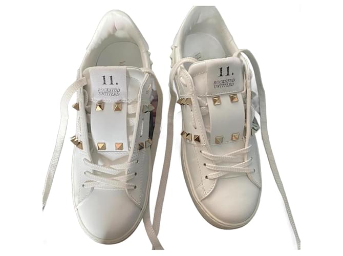 Sneakers / Valentino Garavani rockstud untitled sneakers in white calf leather Gold hardware  ref.1192740
