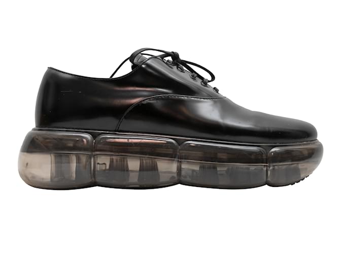 Zapatos Oxford negros con suela de burbuja de charol Prada 38.5 Cuero  ref.1192967