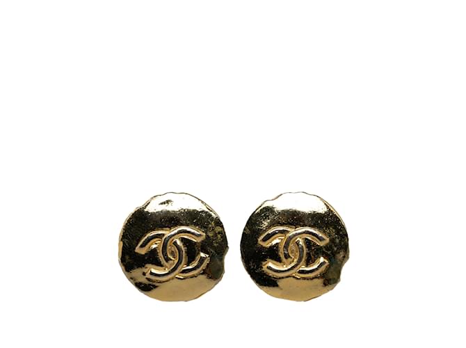 Boucles d'oreilles à clip Chanel CC dorées Plaqué or  ref.1192972