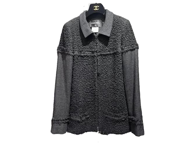 Chanel Nuova giacca in tweed nero con ciondolo CC Bag  ref.1193396