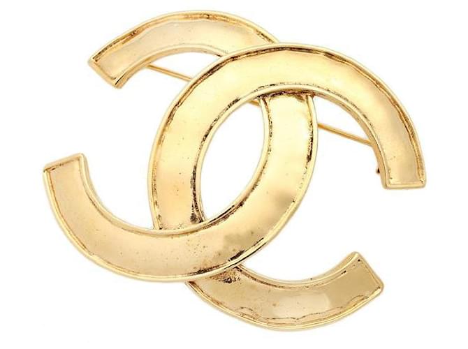 Broche com logotipo Chanel CC Broche de metal em excelente estado Dourado  ref.1193449