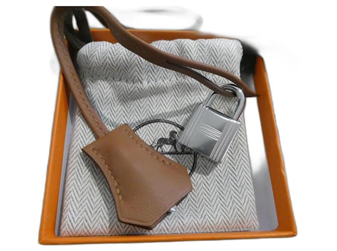 Clochette , neuer Hermès-Reißverschluss und Vorhängeschloss für Hermès-Staubbeutelbox Karamell Leder  ref.1193719