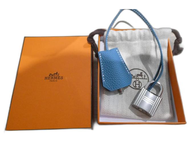 clochette , nuova cerniera e lucchetto Hermès per la borsa per la polvere Hermès Blu Acciaio  ref.1193742