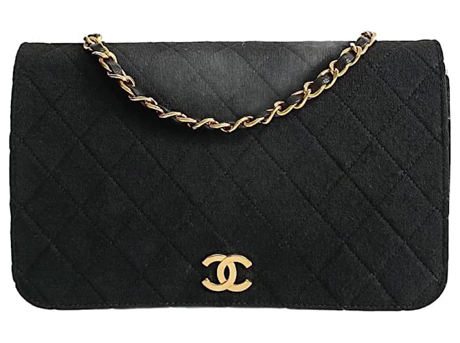 Chanel Chanel Matelassè Umhängetasche mit einer Klappe aus schwarzer Baumwolle Leinwand  ref.1194278