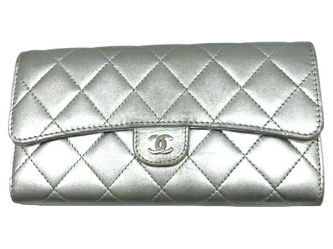 Chanel Matelassé Silber Leder  ref.1195424