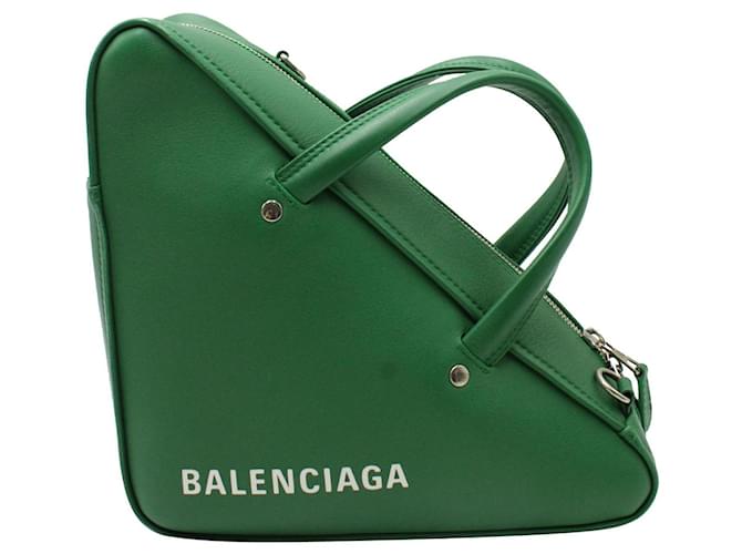 Bolsa Balenciaga Triangle Duffle S em couro de bezerro verde  ref.1195945
