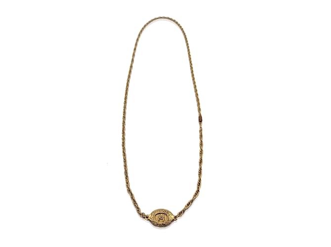Chanel VINTAGE 1970Colar medalhão longo oval de metal dourado  ref.1195955