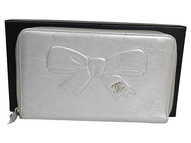 Timeless Chanel Reißverschluss um Brieftasche Silber Leder  ref.1196331