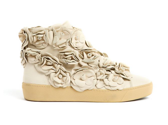 Chanel BEIGE LEATHER CAMELIA FR39
