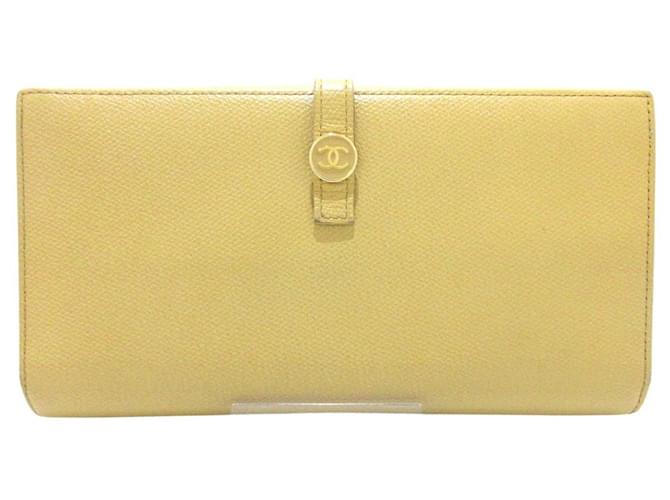 Timeless Chanel Coco button Yellow Leather  ref.1196892
