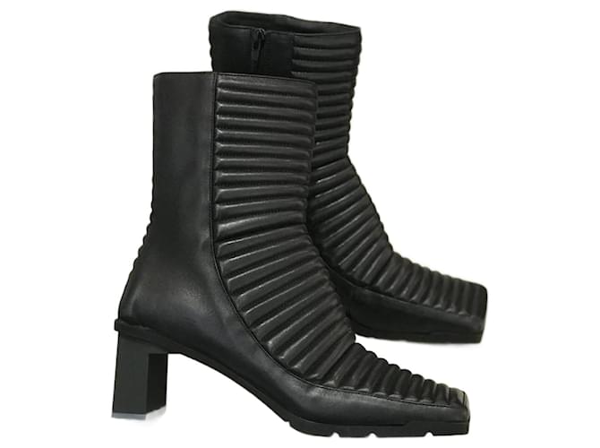 BALENCIAGA  Ankle boots T.eu 38 leather Black  ref.1197380