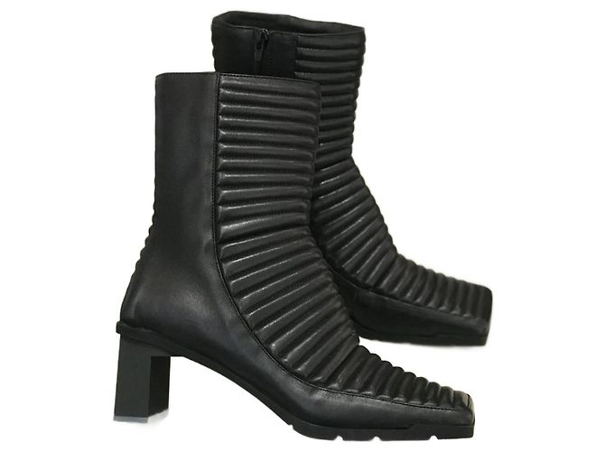 Botas ankle BALENCIAGA T.EU 38 Couro