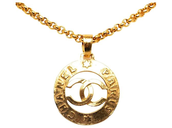 Gold Chanel CC Round Pendant Necklace Golden Yellow gold  ref.1197484