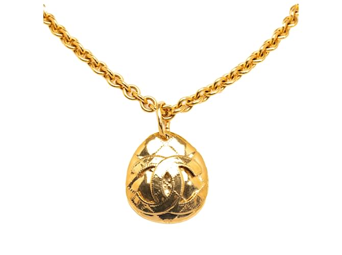 Gold Chanel CC Round Pendant Necklace Golden Yellow gold  ref.1197485