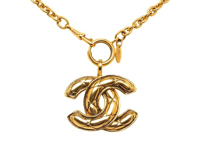 Goldfarbene Halskette mit Chanel-CC-Anhänger Golden Gelbes Gold  ref.1197495