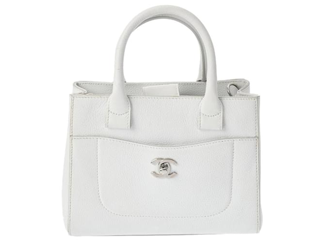 Chanel Executive White Leather  ref.1197696
