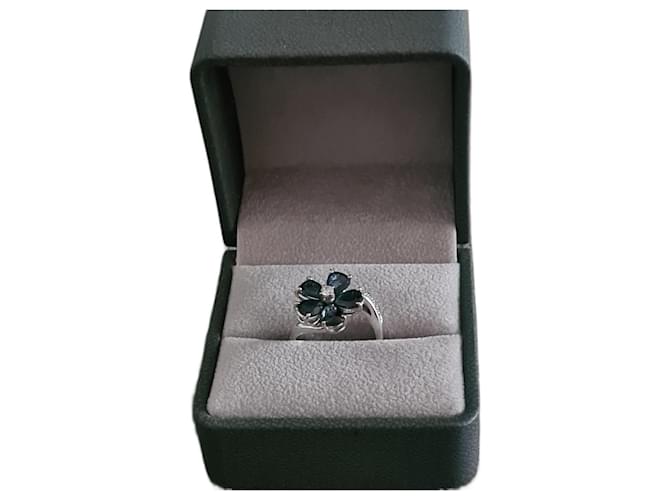 Autre Marque White gold flower ring 18 Cts Blue  ref.1198966