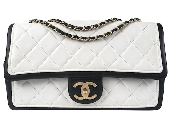 Chanel Weiße mittelgroße zweifarbige grafische Flap-Tasche Leder Kalbähnliches Kalb  ref.1199694