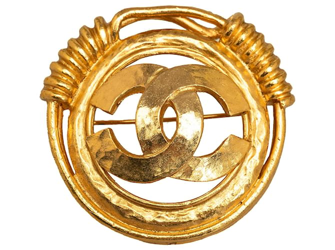 Chanel Broche CC Or Métal Plaqué or Doré  ref.1199730