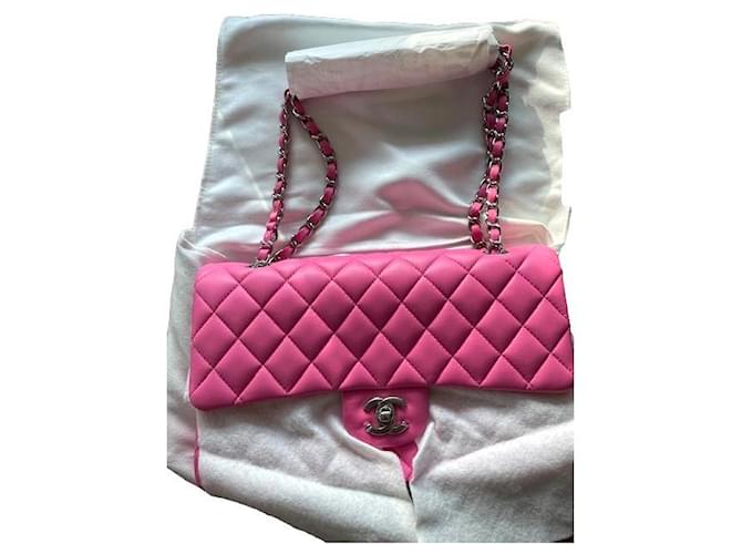 Timeless Solapa clásica Chanel mediana Barbie rosa, primavera 2020, BNIB Piel de cordero  ref.1200281