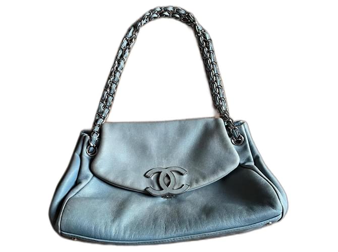 Chanel Bolsas Azul Couro  ref.1200503