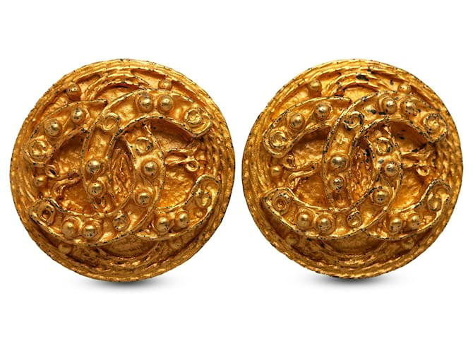 Chanel Gold CC Clip On Earrings Golden Metal Gold-plated  ref.1200662