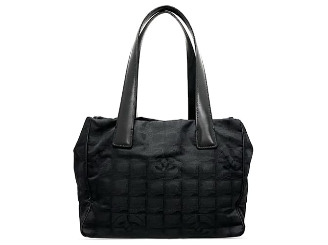 Chanel Black New Travel Line Tote Cuir Veau façon poulain Nylon Tissu Noir  ref.1201299