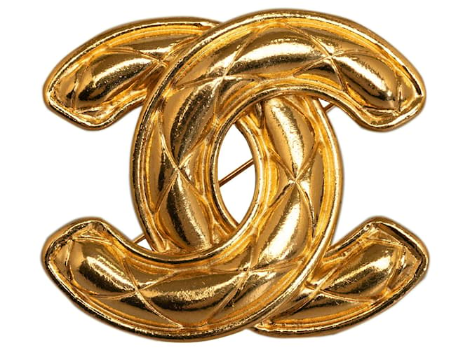 Chanel Gold CC Brooch Golden Metal Gold-plated  ref.1201313
