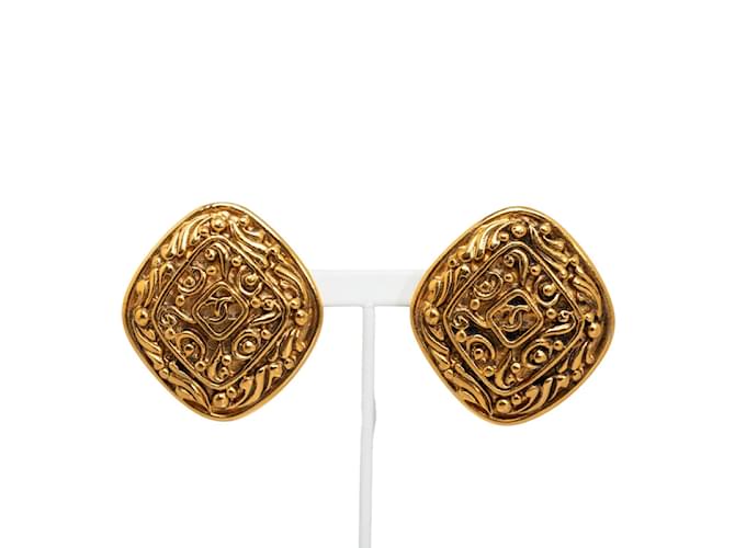 Chanel Boucles d'oreilles à clip CC avec cadre en diamant Métal Doré  ref.1201528