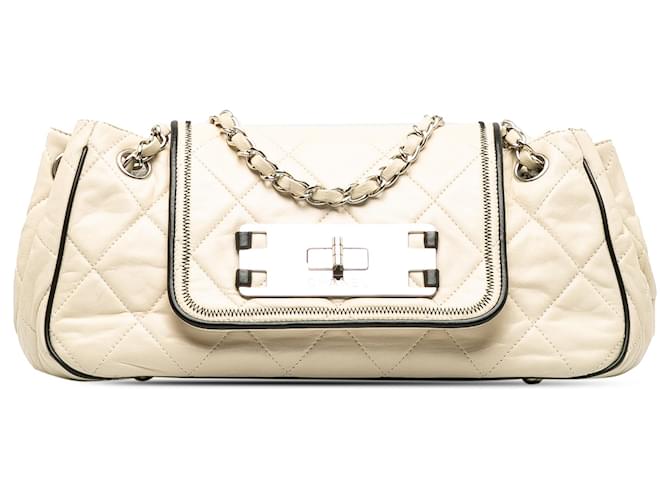 Chanel White Accordion East/West Leather  ref.1202693