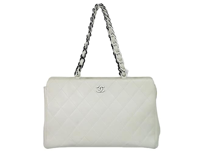 Timeless Chanel Branco Couro  ref.1203342