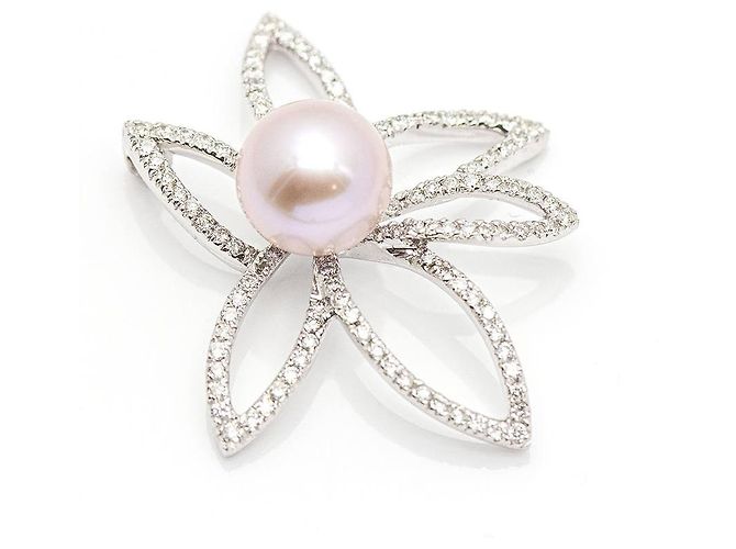Autre Marque Ciondolo fiore d'oro e perla. Rosa