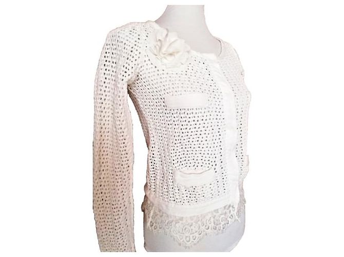 Twin Set Strickjacke aus weißer Baumwolle mit Rosenapplikation