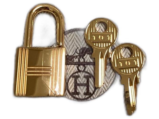 Kelly Hermès Amuleto de bolsa com cadeado dourado Gold hardware