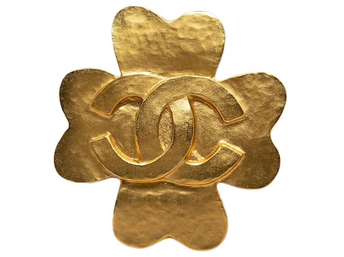 Chanel Gold CC Clover Brosche Golden Metall Vergoldet  ref.1205551