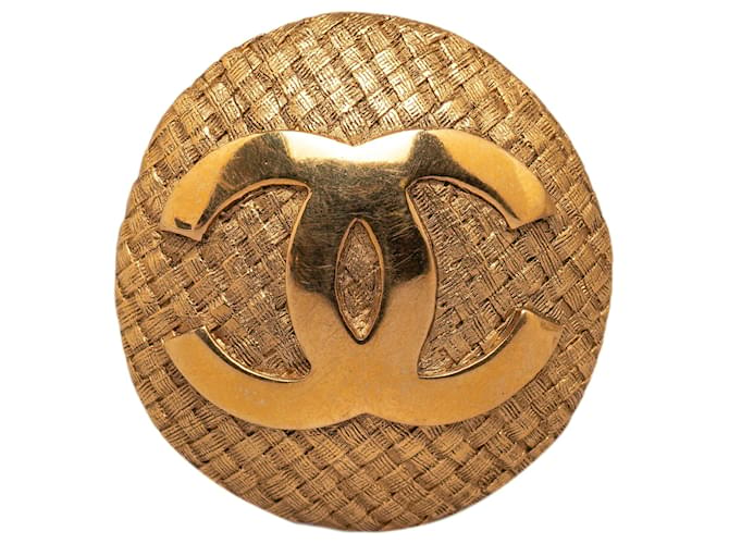 Chanel Gold CC Brooch Golden Metal Gold-plated  ref.1205599